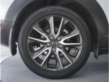 【純正アルミホイール】外観にマッチした純正アルミホイールを装着しております。スタッドレスタイヤも取扱いしております。是非ご相談ください。