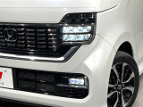 【シーケンシャルターンランプ付きLEDヘッドライト】人気の『流れるウィンカー』付きのLEDヘッドライトを装備♪高級感はもちろん、点灯時は存在感たっぷりで他車からも認識されやすく安心です。