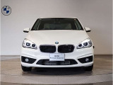 【キドニーグリル】BMWは約90年もの間、ほぼ全ての車両にひと目でBMWだと分かるこの特徴的なフロントグリルが備えられ、デザイン・アイコンとして親しまれてきました。