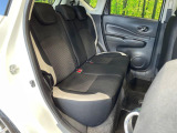 後部座席も気になるようなキズ・汚れやへたり等、大きなダメージはなく、良好な状態です。