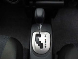 フロアシフトのCVTオートマチック車です。