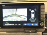 リバースギアに入れるだけで後方の表示へ切り替わります。夜間や雨の日の駐車も楽になりますよ。