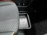 助手席のシート下は大容量の収納スペース♪季節の変化で使用しない物など収納可能です♪