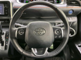 【純正革巻きステアリング】上質な革を使用することで、手にしっかり馴染みとても運転しやすいハンドルです♪