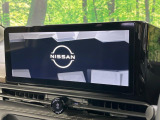 【メーカー純正12型ナビ】インテリアに溶け込むスタイリッシュな「専用設計」メーカーナビを装備♪視認性や操作性など基本性能にも優れ、より上質なカーライフをお楽しみいただけます。