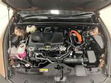 エンジンルーム内も隅々まで掃除がいきわたっています!ハイブリッド部分は初度登録から10年、もしくは3年間の長い方の保証付!ただし累計走行距離数20万キロまでとなります!