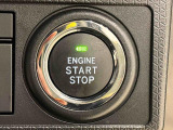 エンジン始動はプッシュスタートで楽々♪電子カードキーを携帯していれば、ブレーキを踏みながらボタンを押すだけで、エンジンの始動がスマートに行えます♪