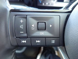 ステアリングスイッチが装備されておりステアリングから手を離す事無くオーディオ類の操作が可能ですので非常に便利です♪