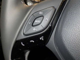 ステアリングスイッチ装備!運転しながら手元でオーディオの操作などができます。
