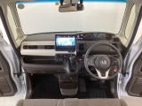 【前方視界】開放的な前方視界!運転がしやすく疲れにくいです♪窓が大きく、見通しがとっても良いおクルマですよ♪