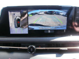 まるで上空から見下ろしているような感じで駐車が楽にできるインテリジェントアラウンドビューモニター