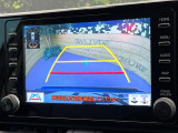 【バックガイドモニターセット】駐車時に後方がリアルタイム映像で確認できます。大型商業施設や立体駐車場での駐車時や、夜間のバック時に大活躍!運転スキルに関わらず、今や必須となった装備のひとつです!