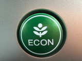 ワンタッチで省燃費走行をサポートするECONスイッチを装備。
