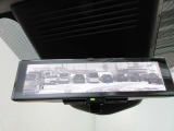 インテリジェントルームミラー装備後部の様子をカメラで映すので後席の人や荷物に視界を妨げられません通常のミラ-にも切り替えられます