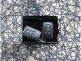 【スマートキー】キーをバッグやポケットに入れたままでもドアロックの開閉が出来るほか、エンジンキーを挿さなくてもエンジンスタートストップが出来ちゃいます!
