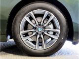 【BMWアロイホイル】軽量かつ強度に拘ったアロイホイル。走行性能ポテンシャルを引き出す設計。車の足元を引き締めてくれる大きなポイントはアロイホイルです。