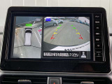 アラウンドビューモニターは4方のカメラで真上から車を見たようにモニターで確認ができる日産の自慢の装備です。是非実際の車で体感してみてください。