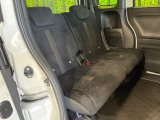 後部座席も気になるようなキズ・汚れやへたり等、大きなダメージはなく、良好な状態です。