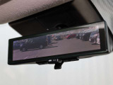 車両後方を映し出します・スマートルームミラー装備です。