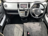 運転席シート廻りは使用感も少なく、良好な状態となっています。前オーナー様が丁寧に使っていたことがよくわかりますね。