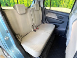 後部座席も気になるようなキズ・汚れやへたり等、大きなダメージはなく、良好な状態です。