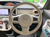 インテリアに合わせたデザインのステアリングは、運転される方のことも考え、運転しやすい形状、大きさです。是非一度、実際に触ってお確かめください。