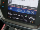 【オートエアコン】車内温度を感知して自動で温度調整をしてくれるのでいつでも快適な車内空間を創り上げます!どの席に座っても快適なドライブが楽しめます♪
