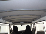 荷物の積み下ろしがしやすい大きな開口部と低い床。上部のスクエア化で空間を拡大し、たっぷり効率よく積める大荷室。