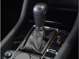 【シフトレバー】シフトもとても操作しやすいデザインになっております。運転する人の事を第一に考えた操作性の高い仕様です。