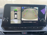 車を真上から見下ろしているかのように周囲の状況を把握して安心して駐車が行えるアラウンドビューモニターが付いています
