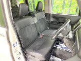 運転席まわりには十分なスペースがあり、大柄な方でもゆったり運転していただける環境です。