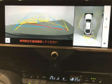 【バックモニター】駐車時に後方がリアルタイム映像で確認できます。大型商業施設や立体駐車場での駐車時や、夜間のバック時に大活躍!運転スキルに関わらず、今や必須となった装備のひとつです!
