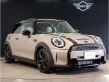 【ボディコーティングで新車時の輝きを】ご納車前にボディを磨き上げ下地処理を行った上で、コーティングを施工します。軽微な小傷も無くなりより新車時の輝きに近い状態でお届けできます。ぜひご用命下さい!