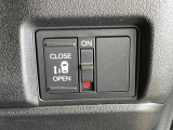 【パワースライドドア】スマートキーや運転席のスイッチでスライドドアの開閉が可能♪電動だから力を入れてドアを開ける必要が無く、小さいお子様でも、重い荷物を持っている時もラクに開け閉めできます♪