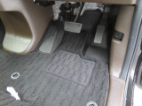 ※フロントのフロアマットの拡大写真です。