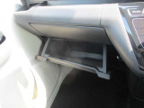 大容量のグローブボックスです。車検証などが収納できます。