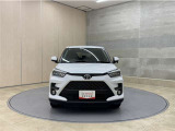 お車購入のポイントとなるフロントマスクです!シャープな目つきが印象的なデザインのヘッドランプです。