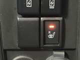 【シートヒーター】寒い日に重宝するシートヒーター!エアコンより早く温まってくれるので寒がりの人も安心ですね♪エアコンの温風は乾燥するから苦手、という方にもをおすすめです。