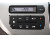 操作しやすいオートエアコン装備しています。