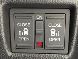 【両側パワースライドドア】スマートキーや運転席のスイッチで後席両側スライドドアの開閉が可能♪電動だから力を入れてドアを開ける必要が無く、小さなお子様でも簡単に開け閉めでき快適です♪