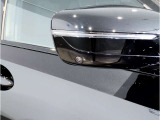 【BMWミラー】視認性の高いスタイリッシュなミラー。自動防眩機能も付いており夜間のドライビングをサポートします。
