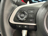 ナビゲーションやオーディオなどを取り付けた場合にはその操作がハンドルの手元でできるステアリングスイッチが付いてます