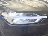 ●FULL-LED SYSTEM:ステアリングを切った方向に合わせて自動でヘッドライトの向きを変え、夜間の視界を確保するアクティブベンディング機能を備えています