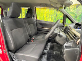 運転席シート廻りは使用感も少なく、良好な状態となっています。前オーナー様が丁寧に使っていたことがよくわかりますね。