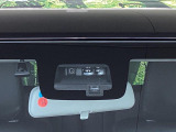 【スズキ セーフティサポート】走行中に前方の車両等を認識し、衝突しそうな時は警報とブレーキで衝突回避と被害軽減をアシスト。より安全にドライブをお楽しみいただけます。