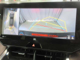 パノラミックビューモニター付きです。車両を上から見たような映像をディスプレイオーディオ画面に表示。運転席からの目視だけでは見にくい、車両周辺の状況をリアルタイムでしっかり確認できます。
