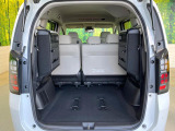 後席を格納すると、これだけの広さが!シーンに合わせたシートアレンジで、大きな荷物も積むことが出来ます♪
