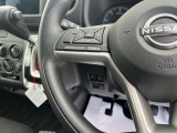ステアリングスイッチ。 運転中に手元のスイッチで日産オリジナルナビゲーションやハンズフリーフォンの操作ができるので快適です。