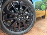 【純正20インチアルミホイール】外観にマッチした純正アルミホイールを装着しております。各種社外アルミホイールや、スタッドレスタイヤも取扱いしております。是非ご相談ください♪