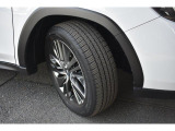 タイヤサイズは225/55R18です